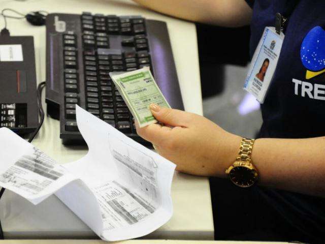 Lotada, central de atendimento da biometria fecha mais cedo