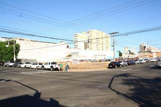 Área foi totalmente demolida para a construção do novo shopping no centro (Foto: Marcos Ermínio)