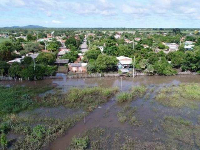 Governo encaminha cestas b&aacute;sicas e colch&otilde;es para desabrigados da chuva