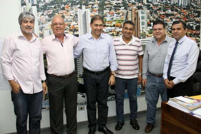 Bernal se re&uacute;ne com vereadores petistas e acena reaproxima&ccedil;&atilde;o