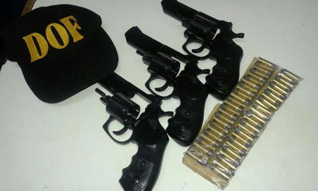 Policiais do DOF apreendem tr&ecirc;s armas de fogo que seriam vendidas em SP