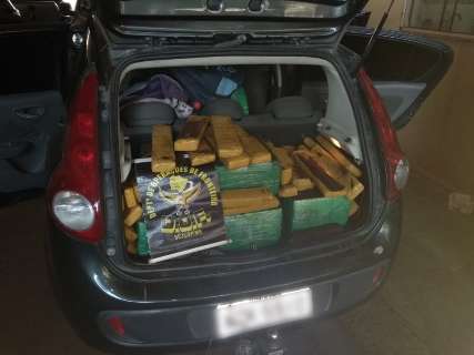 DOF apreende veículo roubado e carregado com 273 quilos de maconha