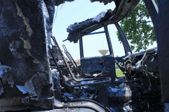Caminh&atilde;o de dep&oacute;sito da fam&iacute;lia de ex-vereador assassinado &eacute; incendiado