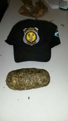 Mulher tenta entrar em pres&iacute;dio com maconha escondida na vagina 