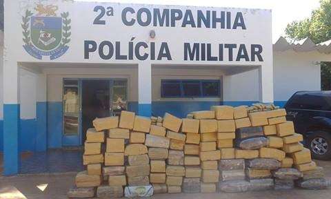 Quase 2 toneladas de maconha s&atilde;o apreendidas em Nissan Frontier