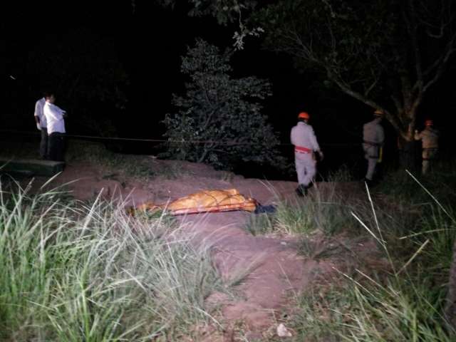Praticantes de rapel encontram corpo com marcas de tiros no Inferninho