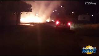 Mais um inc&ecirc;ndio na vegeta&ccedil;&atilde;o assusta moradores no Jardim Paradiso