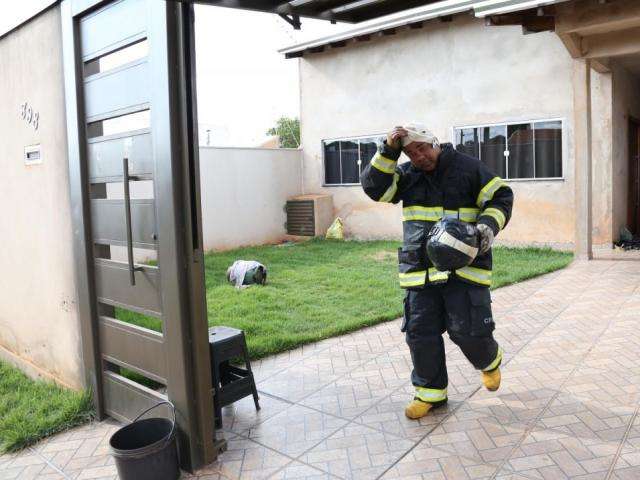 Empres&aacute;rio sofre queimaduras ao preparar torresmo em fogareiro 