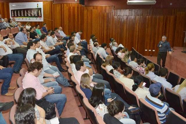 Grupo lan&ccedil;a livro com informa&ccedil;&otilde;es para ajudar na negocia&ccedil;&atilde;o de bovinos