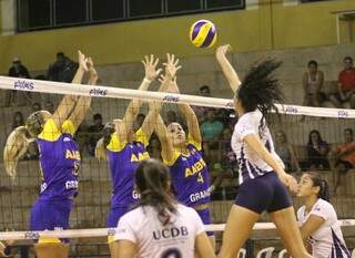 Copa Pantanal de v&ocirc;lei ter&aacute; dez partidas neste final de semana