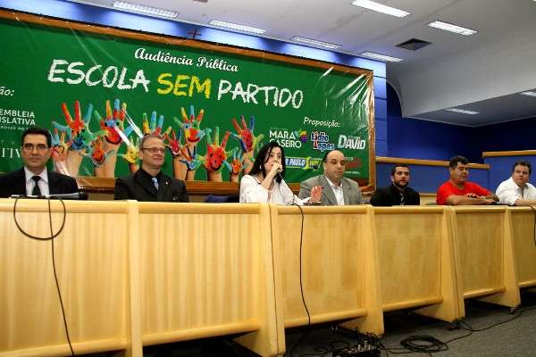 Ap&oacute;s audi&ecirc;ncia, relator vai dar parecer contra programa &quot;Escola sem Partido&quot;