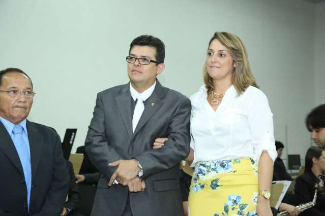 Vice-prefeito acompanha julgamento de titular pelo WhatsApp