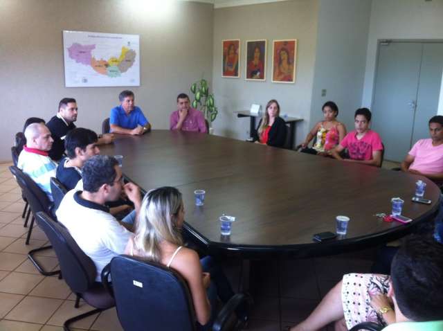 Murilo adota &ldquo;solu&ccedil;&atilde;o caseira&rdquo; e nomeia advogado para Secretaria de Fazenda