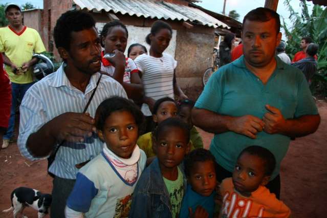 Com despejo marcado para hoje, 153 fam&iacute;lias se recusam a deixar casas