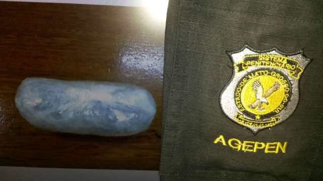 Mulher tenta entrar em pres&iacute;dio com droga escondida nas partes &iacute;ntimas