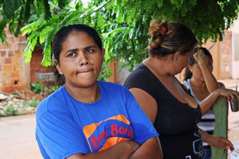 Cristiane contou que as 100 famílias dividem somente uma mangueira de água (Foto: Marcos Ermínio)