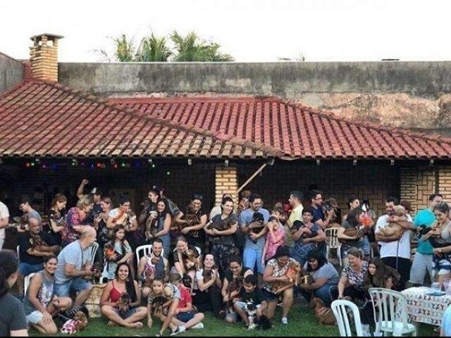Em ritmo de festa julina, clube de salsichas realiza 1° ArraiAU em Campo Grande