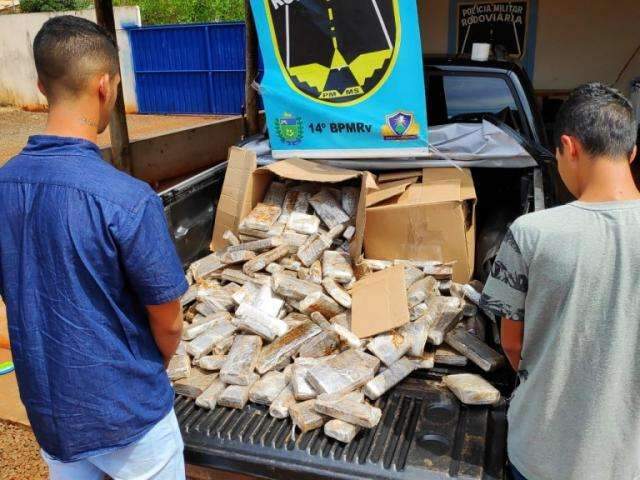 Trio &eacute; flagrado com 129 quilos de maconha e coca&iacute;na que viriam para a Capital