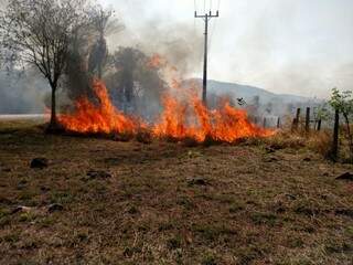 Dois incêndios destruíram 16 hectares de vegetação em Corumbá (Foto: Corpo de Bombeiros) 