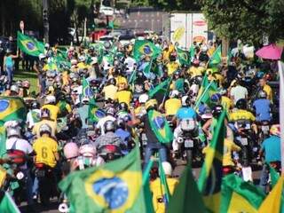 Cerca de 300 motociclistas puxaram manifestação pela avenida Afonso Pena (Foto: Marcos Ermínio)