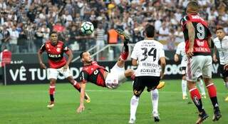 Zagueiro Réver do Flamengo marcou um belo gol de voleio. (Foto: Lucas Dantas/Flamengo)