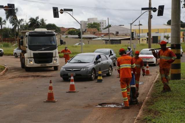 Na corrida contra chuva, buraco &ldquo;renasce&rdquo; dois dias ap&oacute;s ser fechado