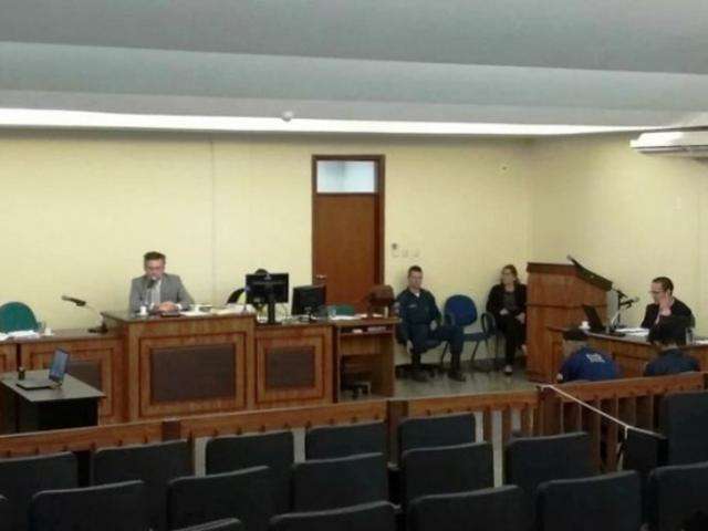 Dupla que matou carteiro &quot;por engano&quot; &eacute; condenada a 44 anos de pris&atilde;o 