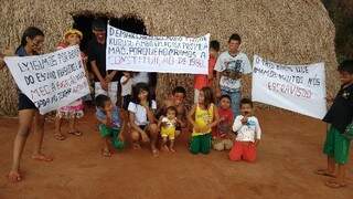 Índios do acampamento Kurusu Ambá, no município de Coronel Sapucaia (Foto: Divulgação/Cimi)
