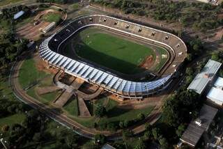 Inaugurado em 7 de março de 1971, o Estádio Morenão tem 41 anos. Nesta quarta-feira vai passar por vistoria de engenheiros do CREA (Foto: Arquivo)