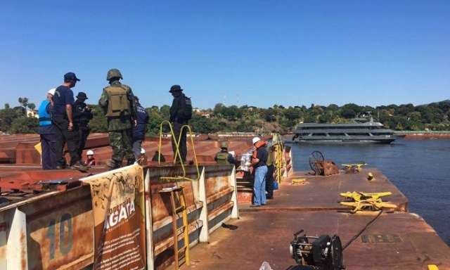 Carga de soja avaliada em R$ 10 milh&otilde;es &eacute; apreendida no Rio Paraguai