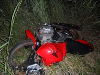 Motocicleta ficou praticamente destruída em acidente (Foto: Ivinoticias)