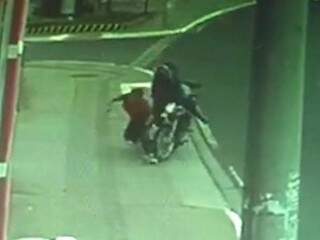 Motociclista que atropelou idosa diz ter cochilado e fugiu com medo de ser preso Motociclista que atropelou idosa diz ter cochilado e fugiu com medo de ser preso
