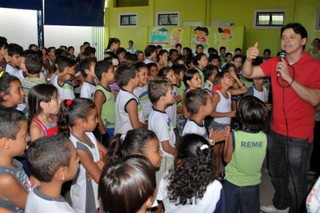 Paulo Duarte começa a visitar diversas escolas da Rede Municipal de Ensino de Corumbá (Foto: Divulgação)