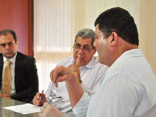 Governador comentou sobre o jantar do PMDB após reunião com a Fetems. (Foto: João Garrigó).