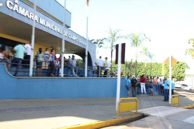P&uacute;blico lota C&acirc;mara para acompanhar abertura dos trabalhos do legislativo