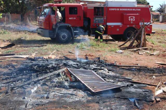  Invasores acusam Guarda Municipal de incendiar barracos em desocupa&ccedil;&atilde;o