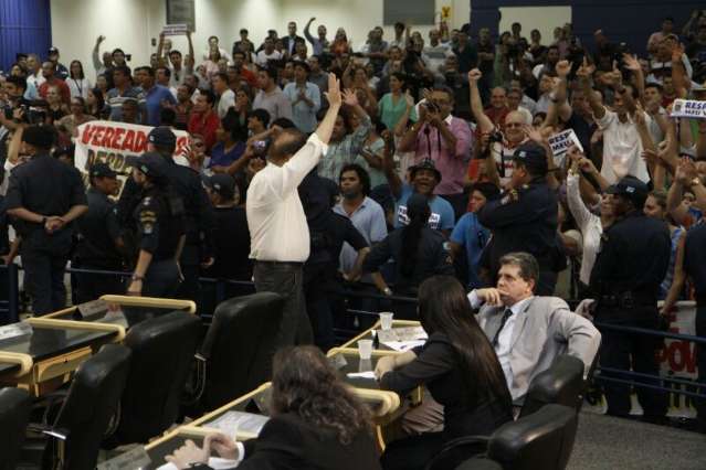 Para constitucionalistas, realiza&ccedil;&atilde;o de sess&atilde;o que pode cassar Bernal &eacute; legal