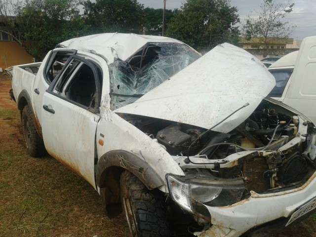 Homem &eacute; preso ap&oacute;s capotar ve&iacute;culo de luxo roubado em Dourados