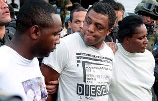Sandra (à direita) chegou a ser um dos 10 bandidos mais procurados do Rio. (Foto: Gustavo Stephan/O Globo)