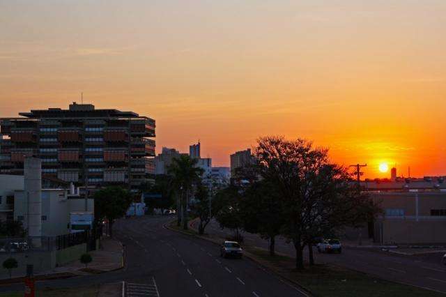 Sexta-feira com sol de 37&deg;C e alerta para a baixa umidade do ar