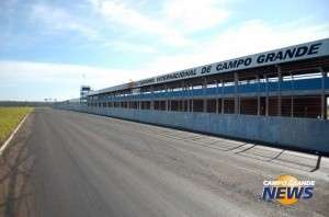 Com piada sobre Barrichello, prefeito lan&ccedil;a etapa da Stock Car 
