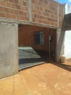Mulheres eram mantidas trancadas nesta casa, em Aral Moreira. (Foto: MS Aqui News)