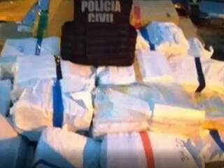 Fardos de drogas foram apreendidos pela Polícia Civil (Foto: Porã News) 
