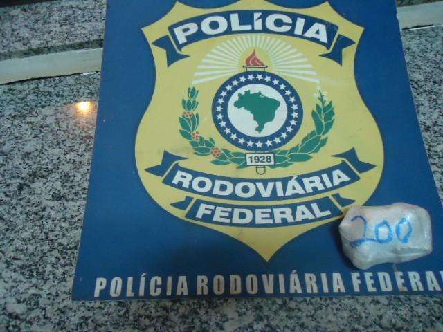 PRF apreende 200g de crack em &ocirc;nibus na BR-463, em Ponta Por&atilde;