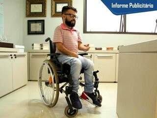 Glauco tem 24 anos e transformou a deficiência em inspiração. (Foto: João Paulo Gonçalves) 