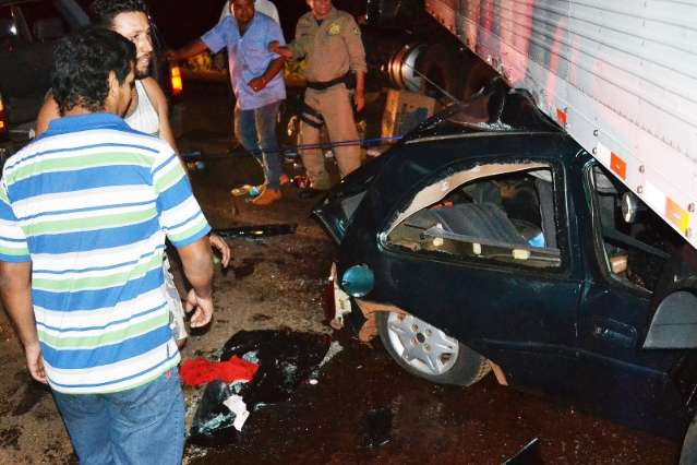 Caminh&atilde;o parou na rodovia e colis&atilde;o matou irm&atilde;o de secret&aacute;rio municipal