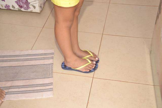"Consolava minha m&atilde;e", diz menina de 8 anos ref&eacute;m de ladr&otilde;es