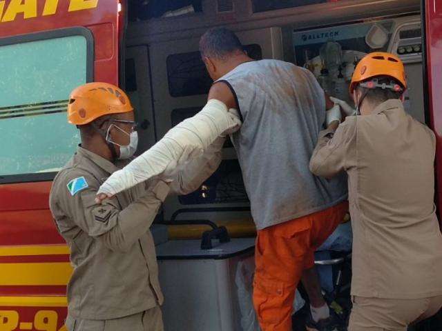 Homem &eacute; perseguido por pistoleiros e se esconde em casa para n&atilde;o ser morto