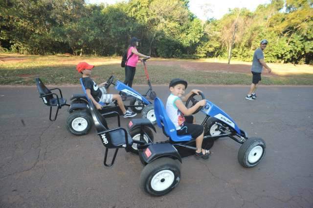 Domingo d&aacute; para conversar, pedalar e cuidar da sa&uacute;de no Parque dos Poderes 