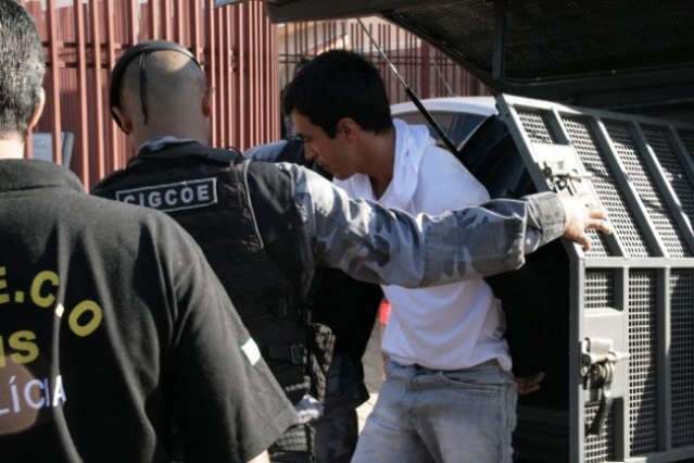  Opera&ccedil;&atilde;o busca foragido e apreendeu droga, motos e carros em Coxim